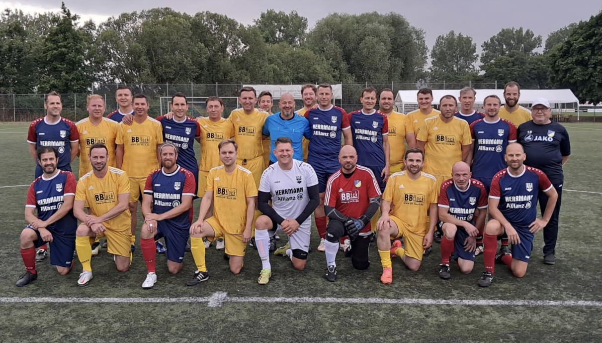 Mehr über den Artikel erfahren Ü-30 AH biegt Rückstand um und siegt 6:2