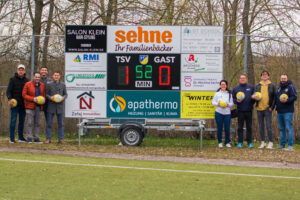 Mehr über den Artikel erfahren Anzeigtafel auf der Schalkwiese übergeben