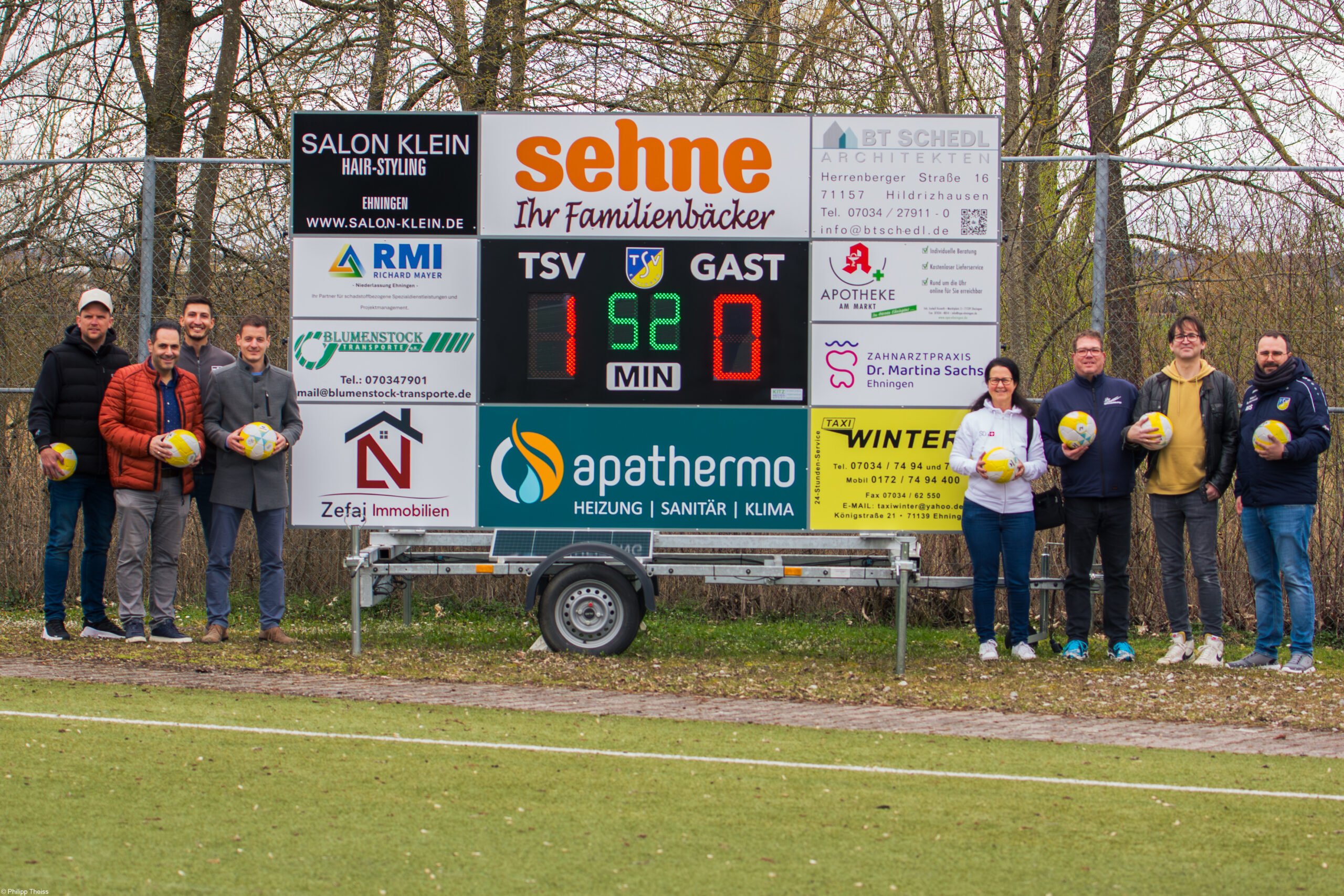 Mehr über den Artikel erfahren Anzeigtafel auf der Schalkwiese übergeben